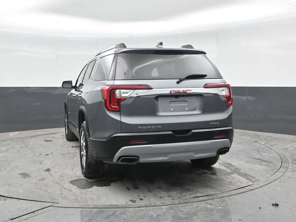 2022 GMC Acadia SLT