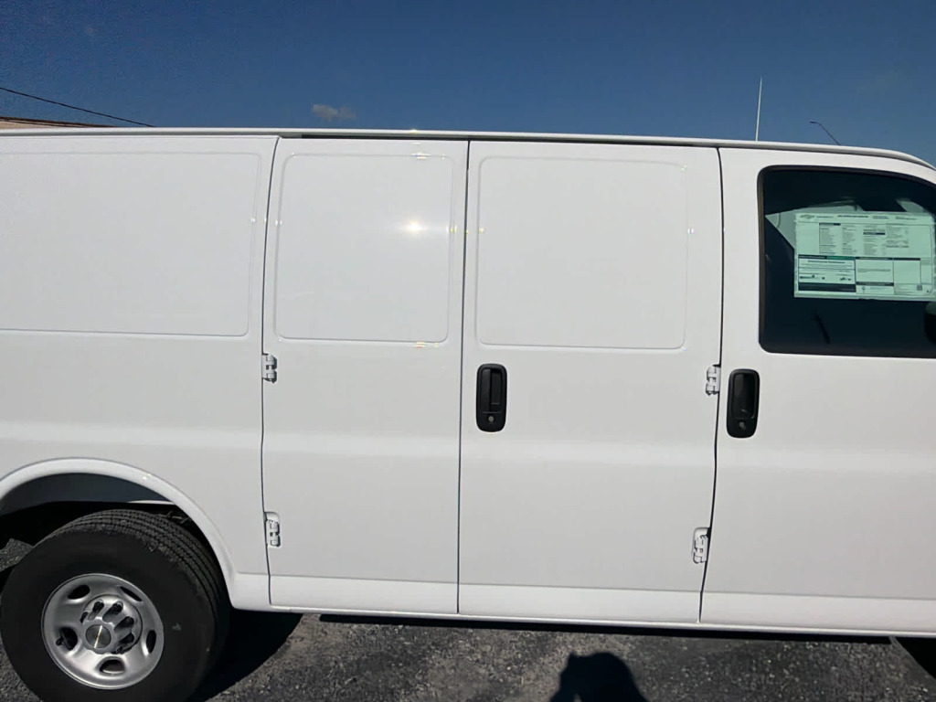 2025 Chevrolet Express Cargo 2500