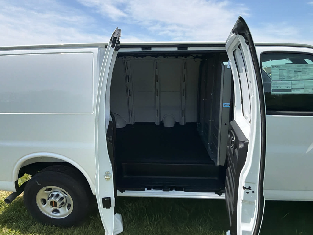 2025 GMC Savana Cargo 2500