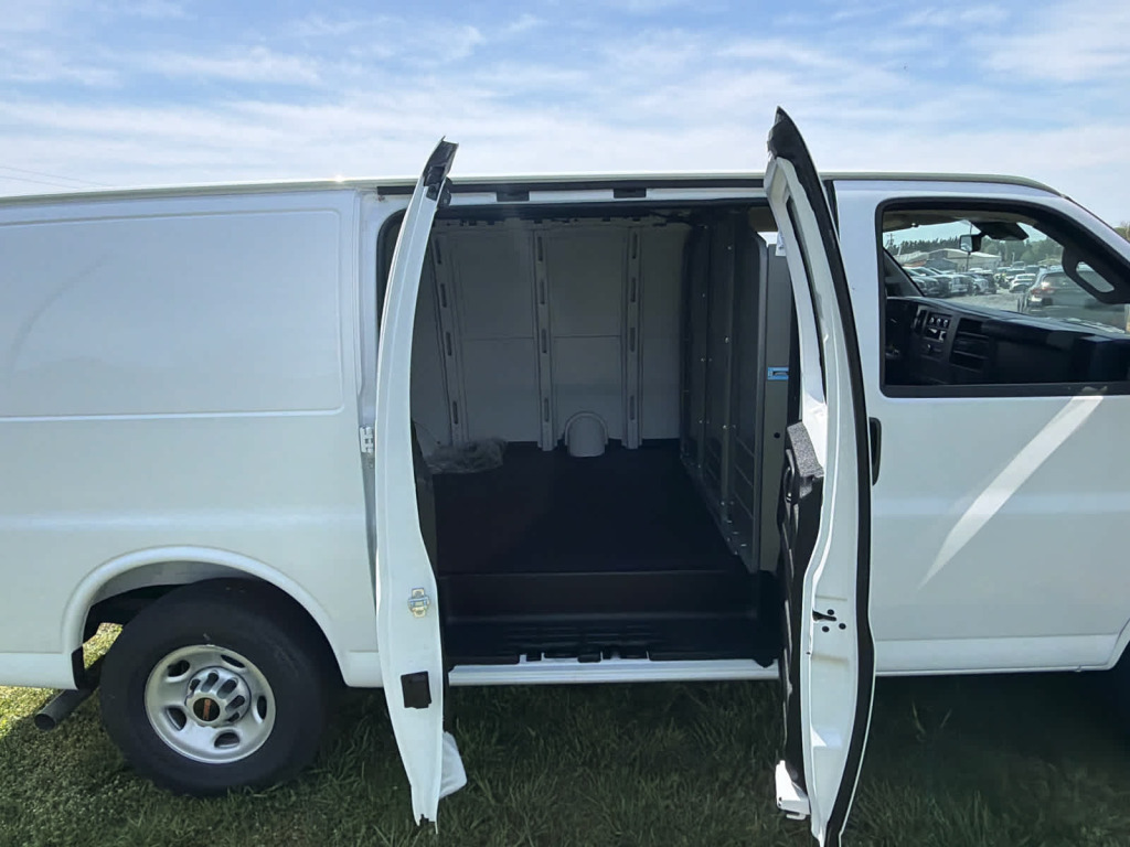 2025 GMC Savana Cargo 2500