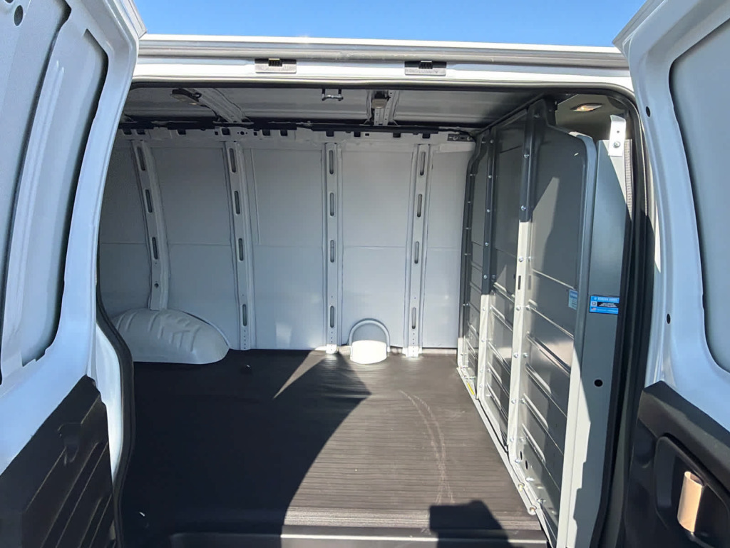2025 Chevrolet Express Cargo 2500