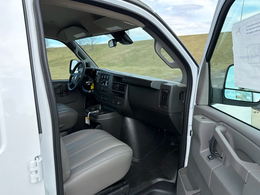 2025 Chevrolet Express Cargo 2500