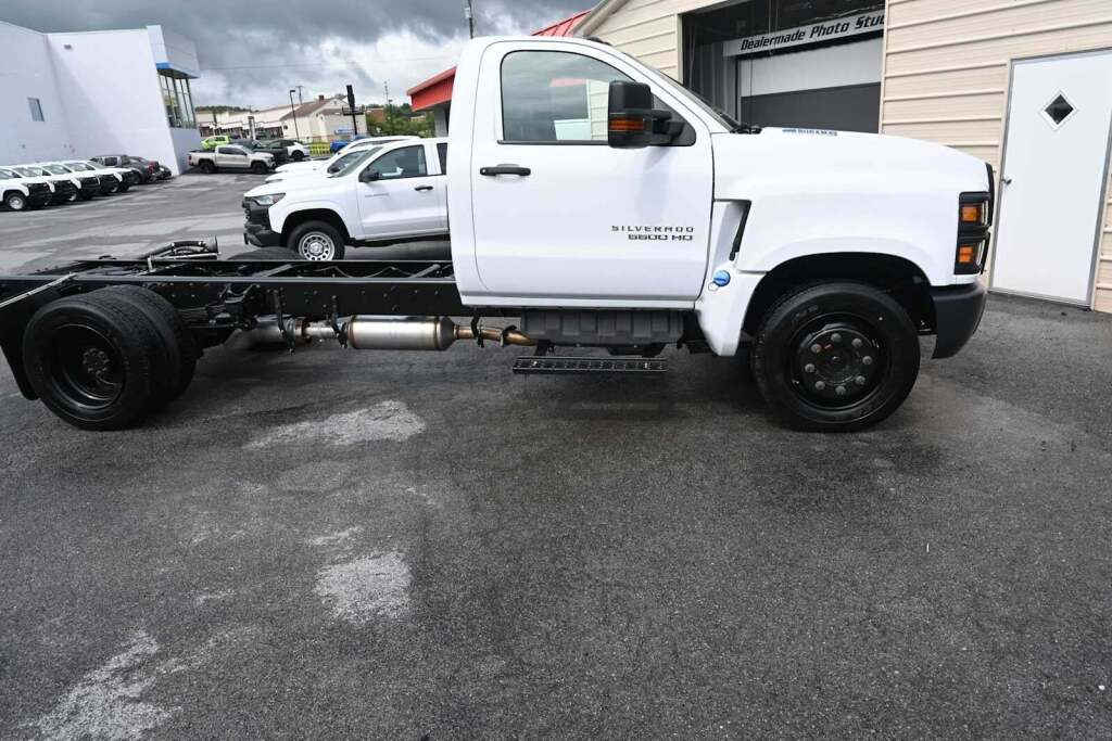 2023 Chevrolet Silverado MD WT