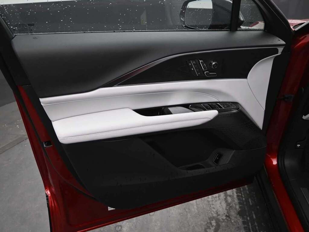 2025 Cadillac LYRIQ Sport 1