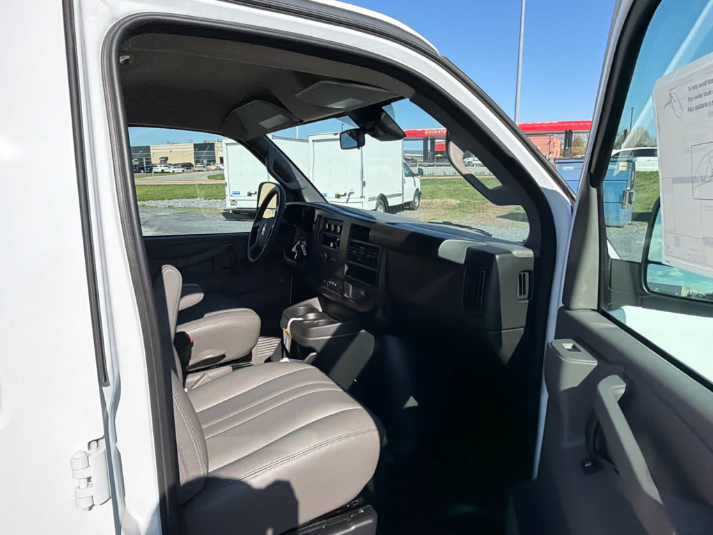 2025 Chevrolet Express Cargo 2500