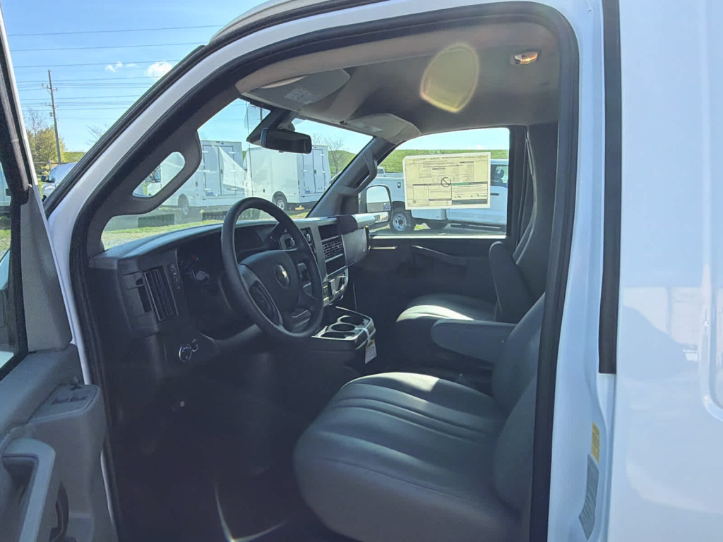 2025 Chevrolet Express Cargo 2500