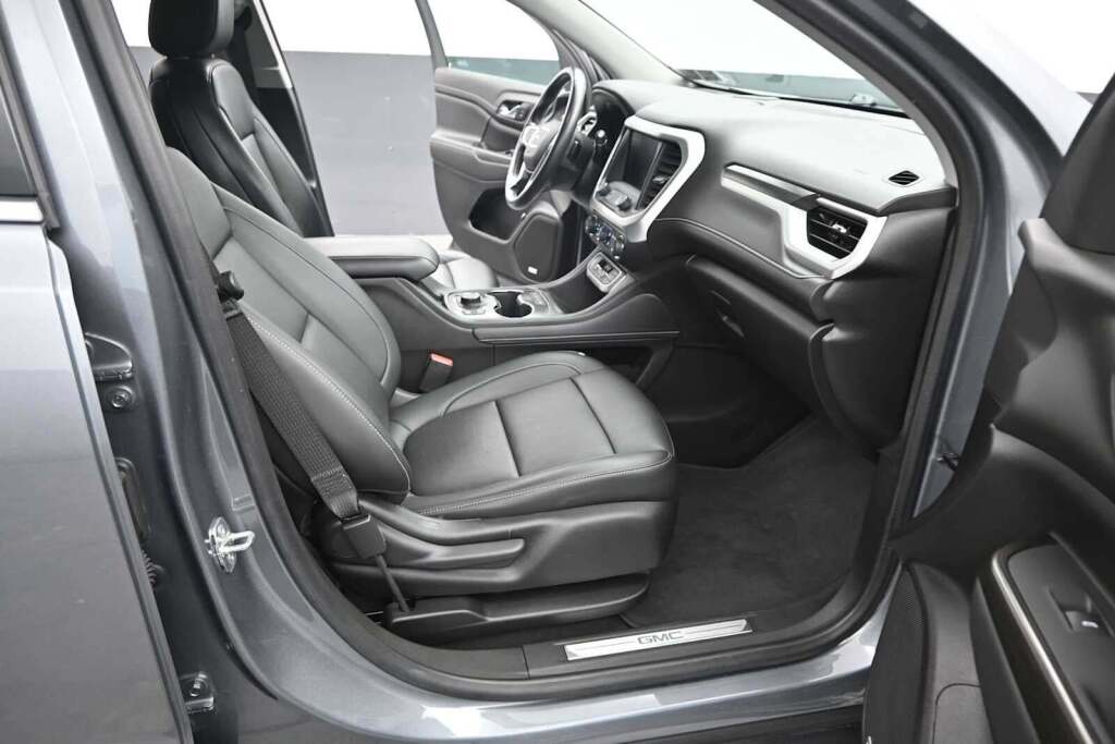2022 GMC Acadia SLT