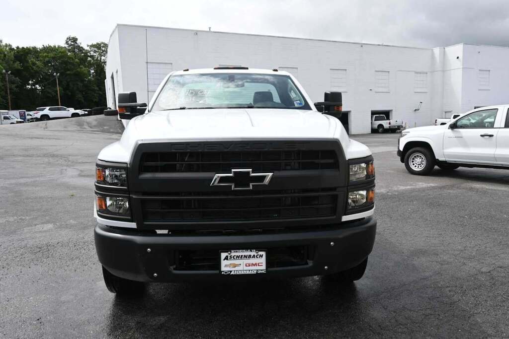 2023 Chevrolet Silverado MD WT