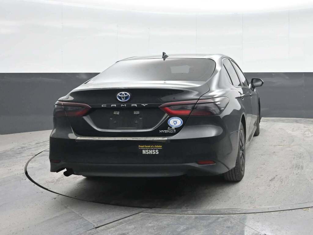 2022 Toyota Camry LE Hybrid