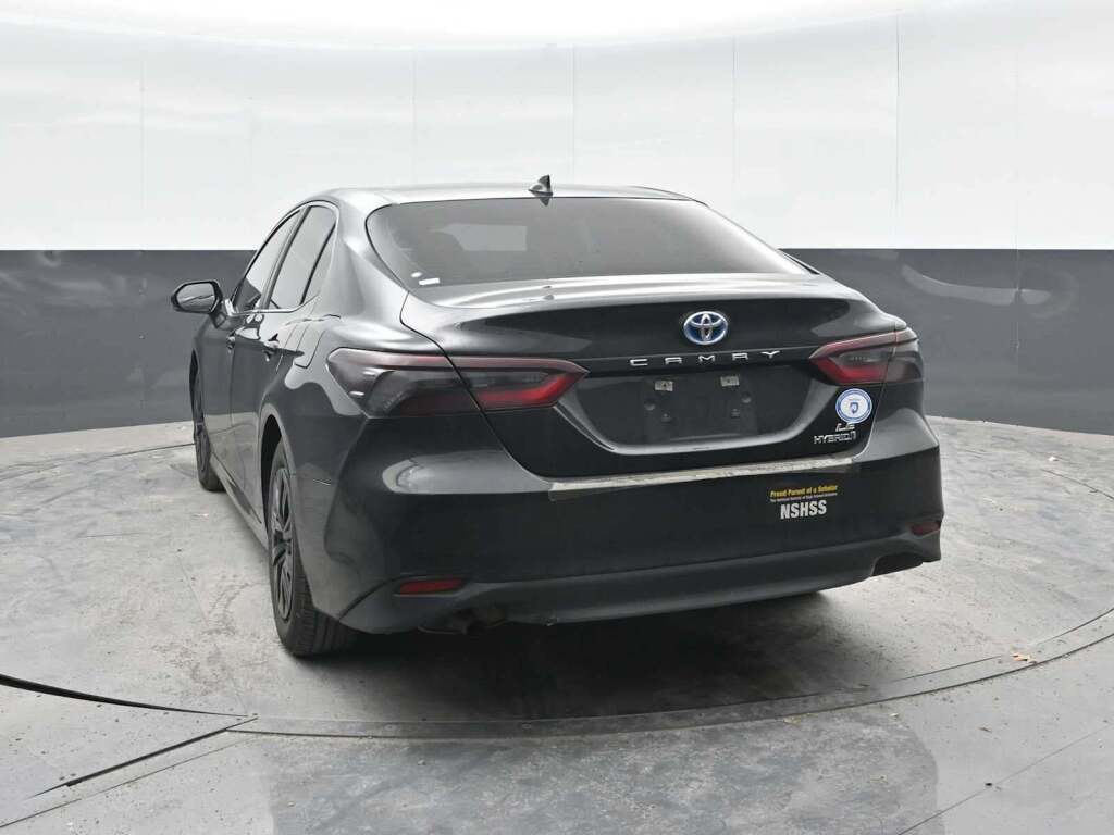 2022 Toyota Camry LE Hybrid