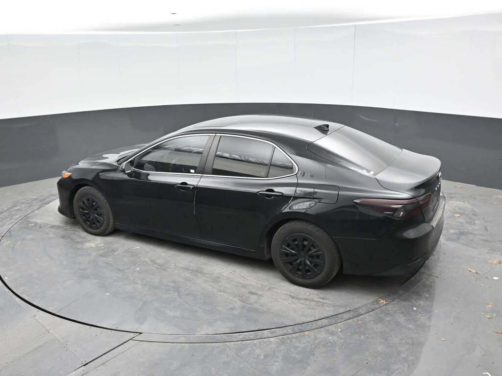 2022 Toyota Camry LE Hybrid