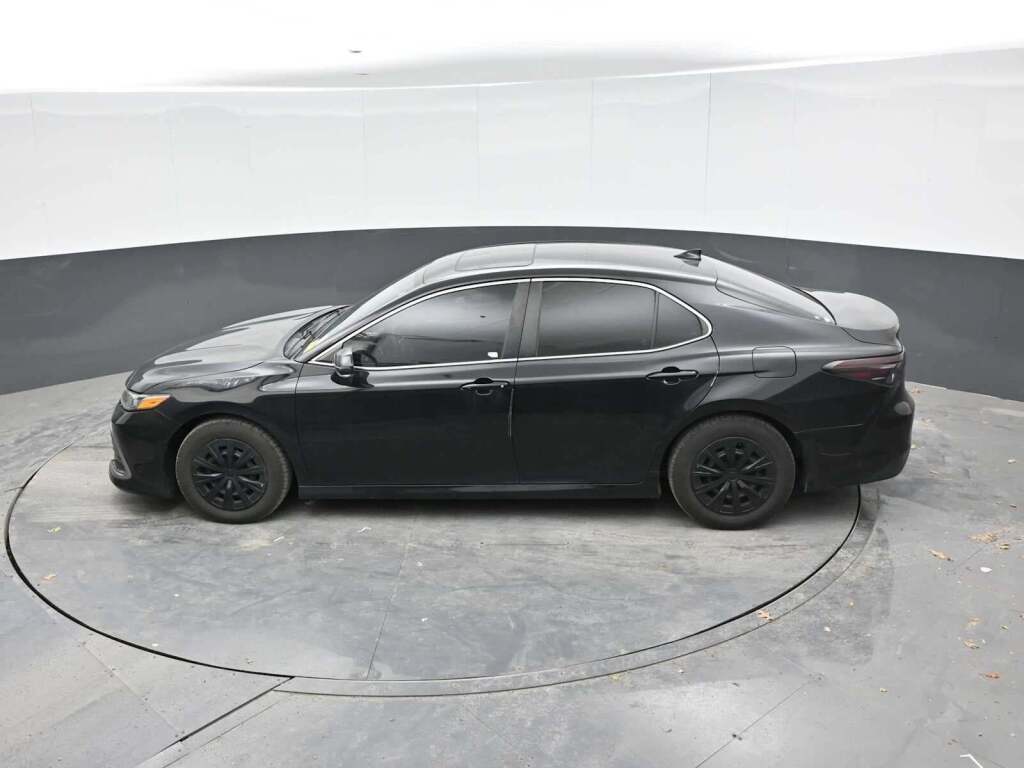 2022 Toyota Camry LE Hybrid