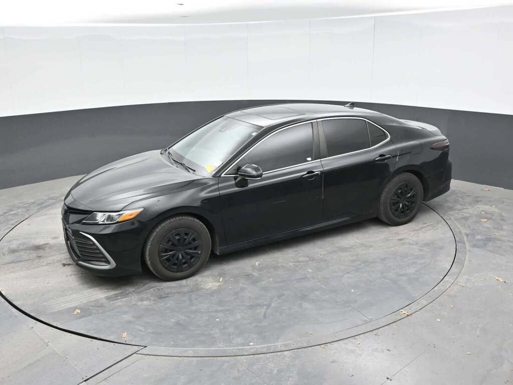 2022 Toyota Camry LE Hybrid
