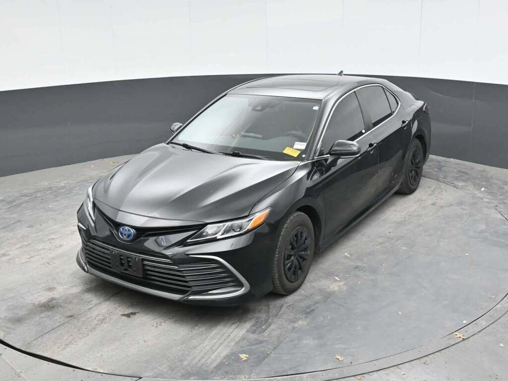 2022 Toyota Camry LE Hybrid