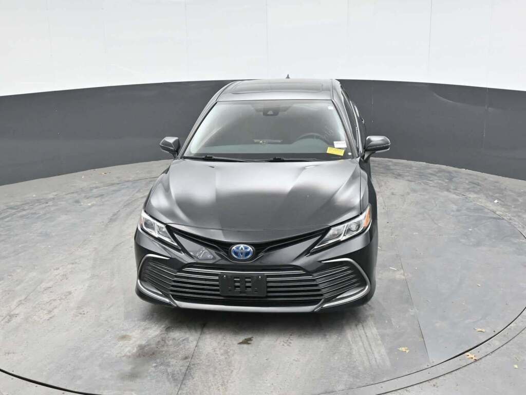 2022 Toyota Camry LE Hybrid