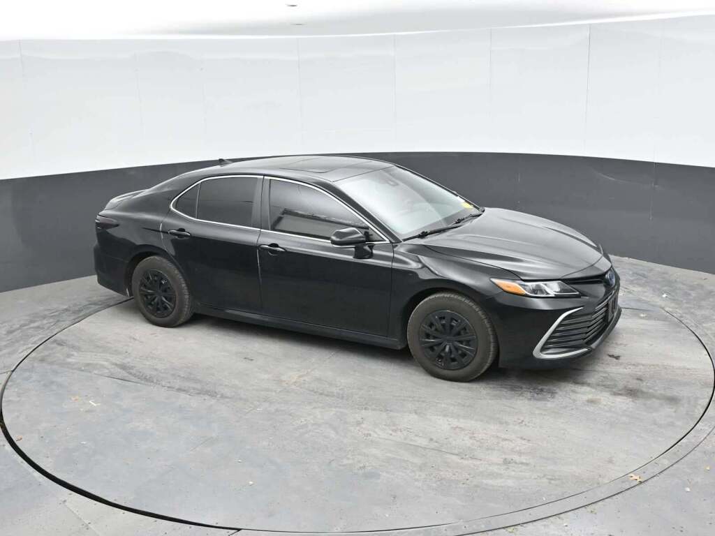 2022 Toyota Camry LE Hybrid
