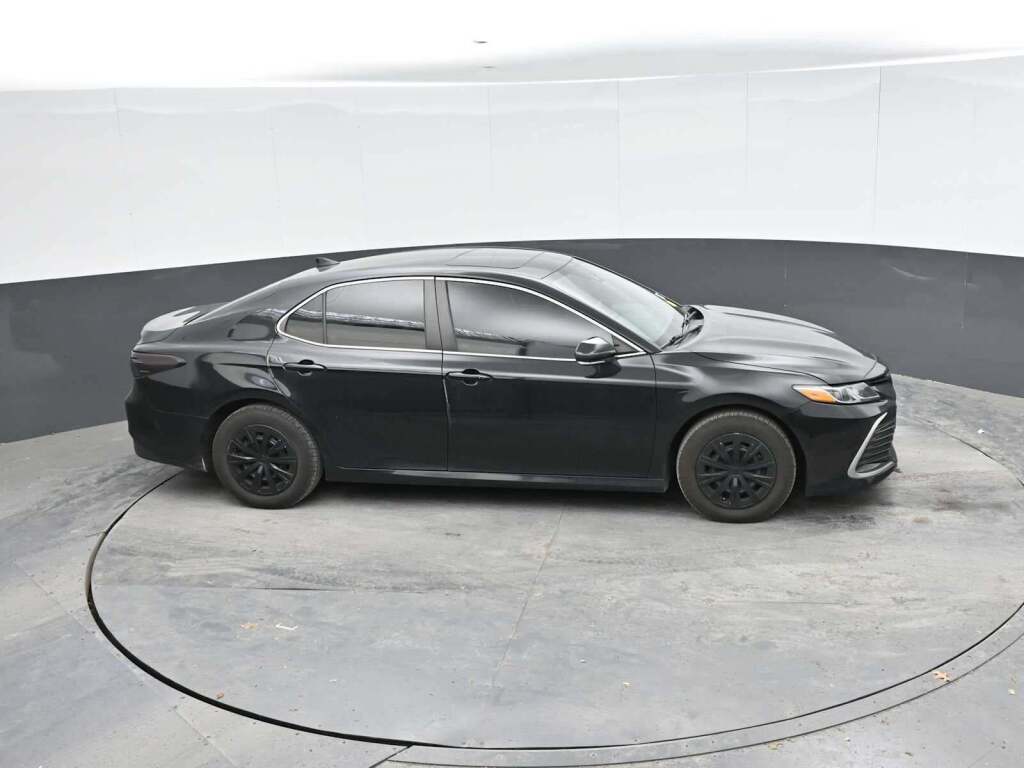 2022 Toyota Camry LE Hybrid