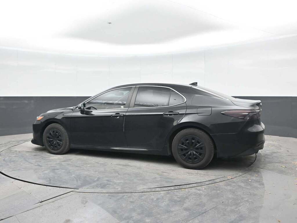 2022 Toyota Camry LE Hybrid