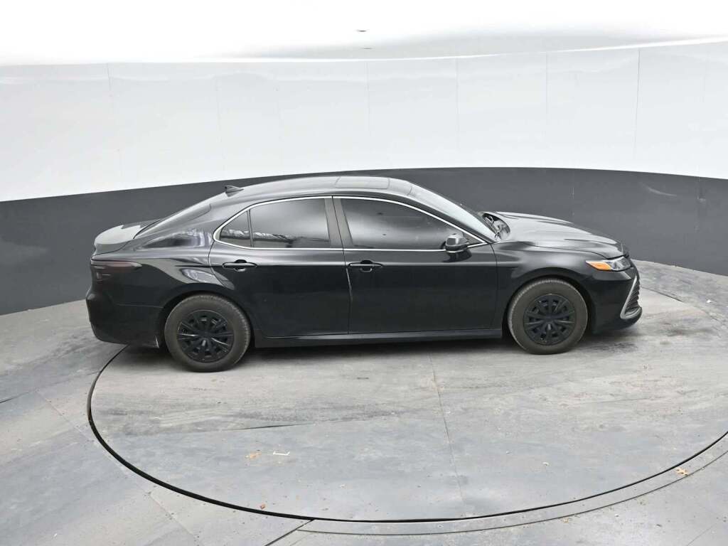 2022 Toyota Camry LE Hybrid
