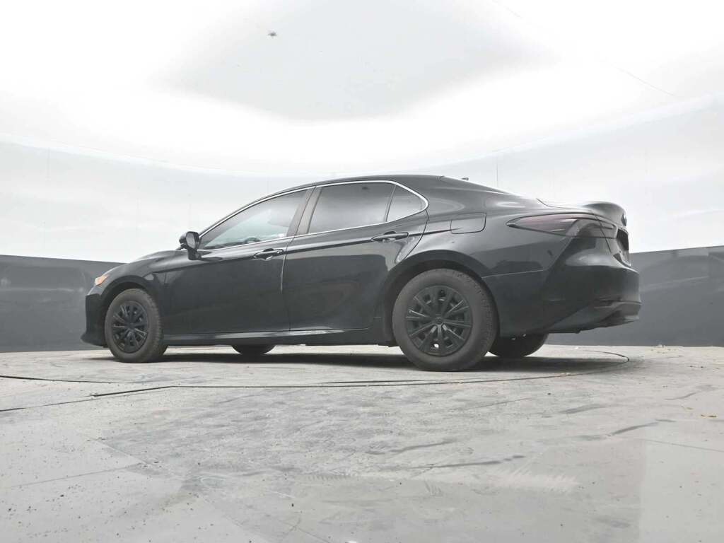2022 Toyota Camry LE Hybrid