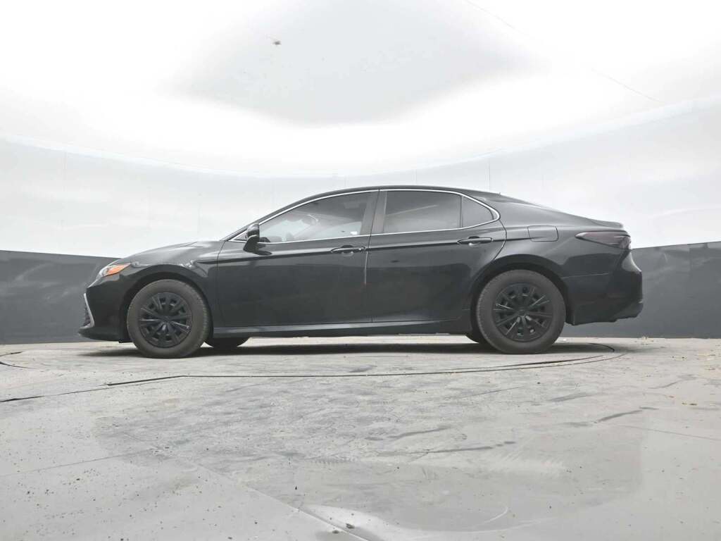 2022 Toyota Camry LE Hybrid