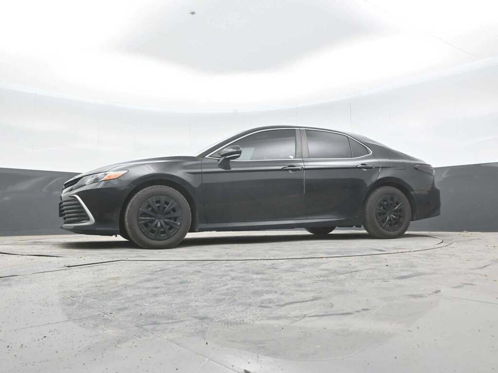 2022 Toyota Camry LE Hybrid