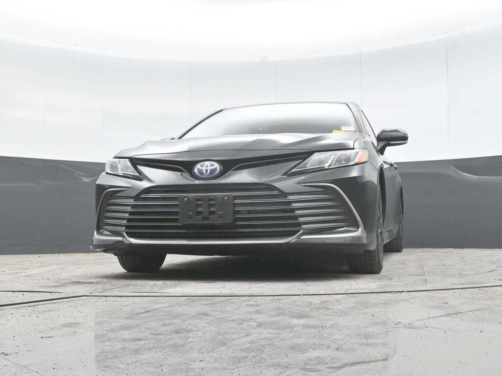 2022 Toyota Camry LE Hybrid