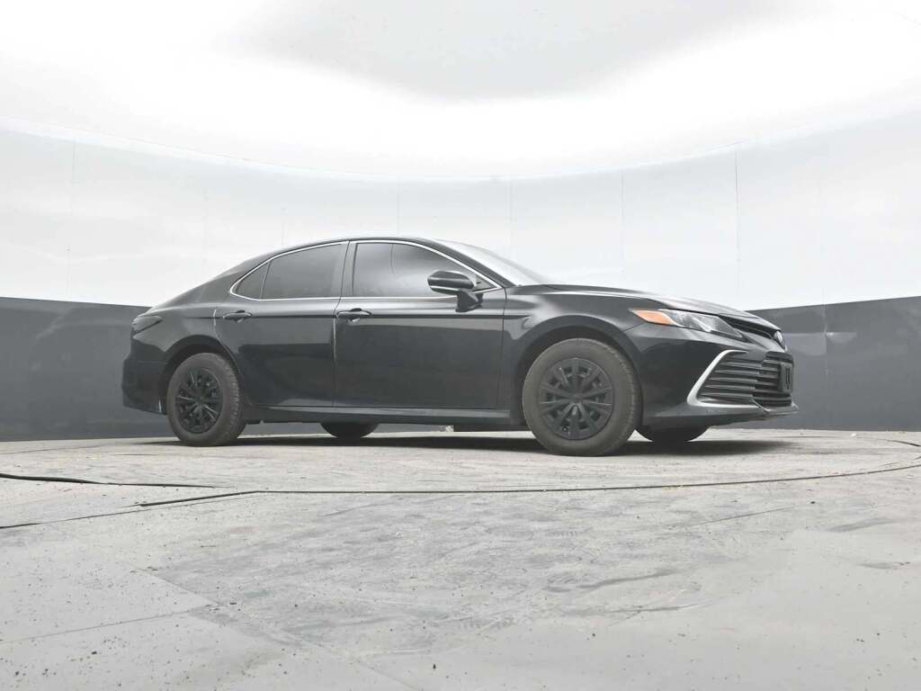 2022 Toyota Camry LE Hybrid