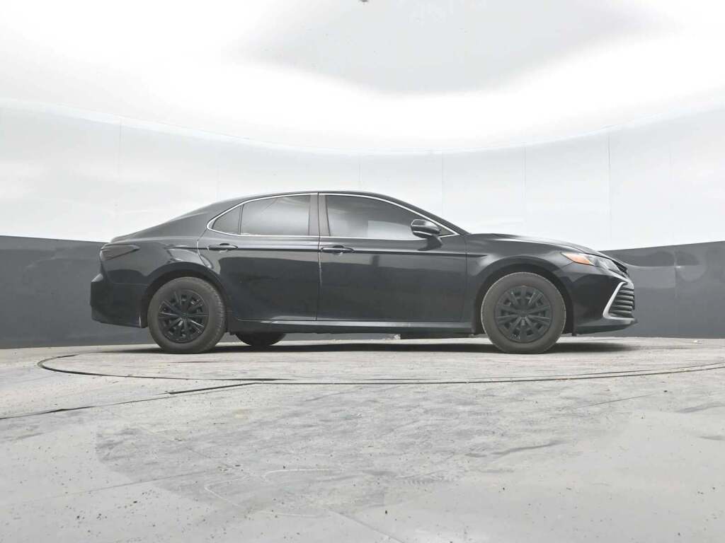 2022 Toyota Camry LE Hybrid