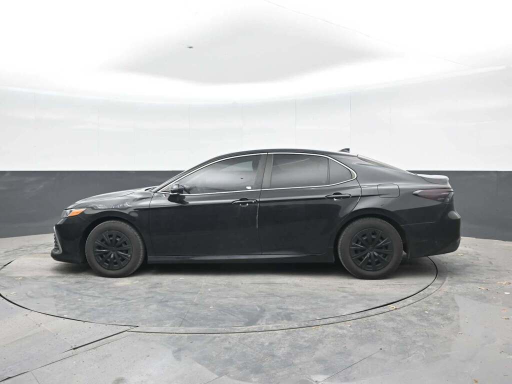 2022 Toyota Camry LE Hybrid