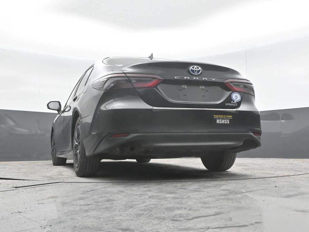 2022 Toyota Camry LE Hybrid