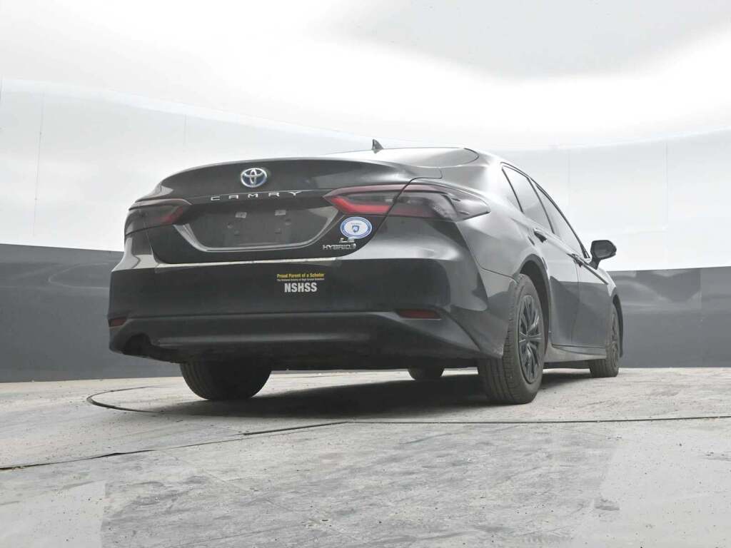 2022 Toyota Camry LE Hybrid
