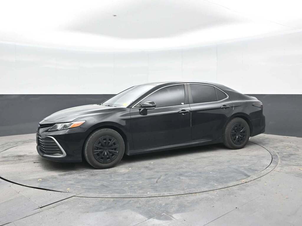 2022 Toyota Camry LE Hybrid