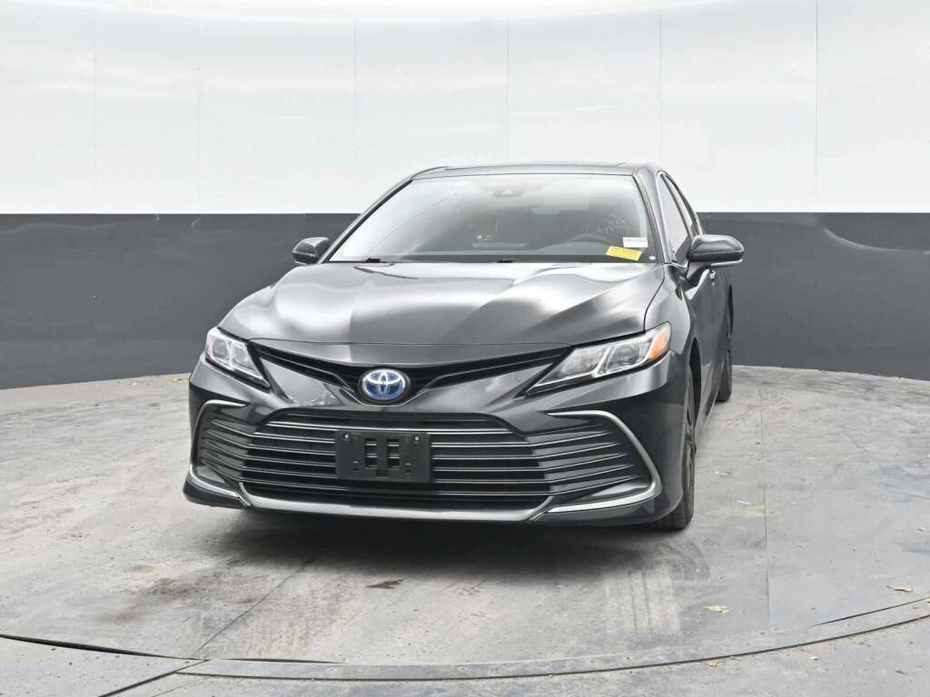 2022 Toyota Camry LE Hybrid