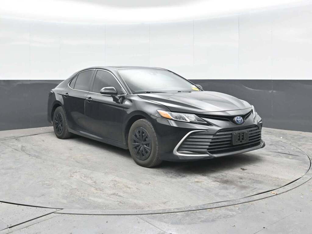 2022 Toyota Camry LE Hybrid
