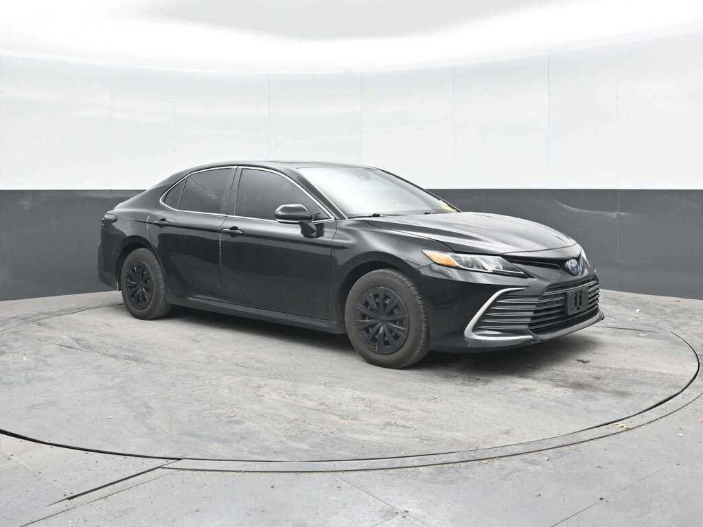 2022 Toyota Camry LE Hybrid