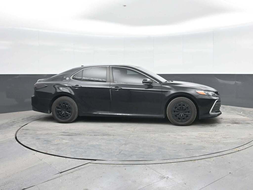 2022 Toyota Camry LE Hybrid