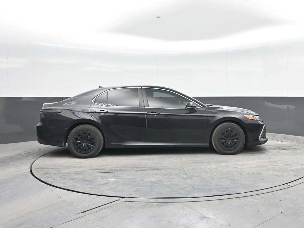 2022 Toyota Camry LE Hybrid
