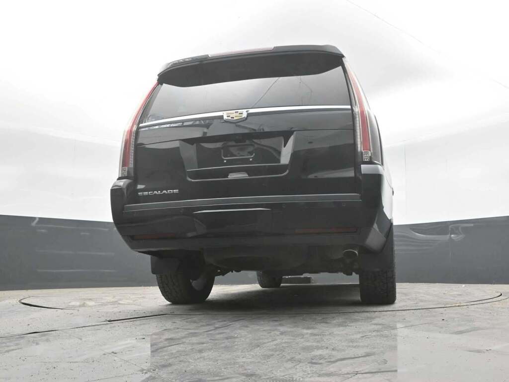 2018 Cadillac Escalade ESV Luxury