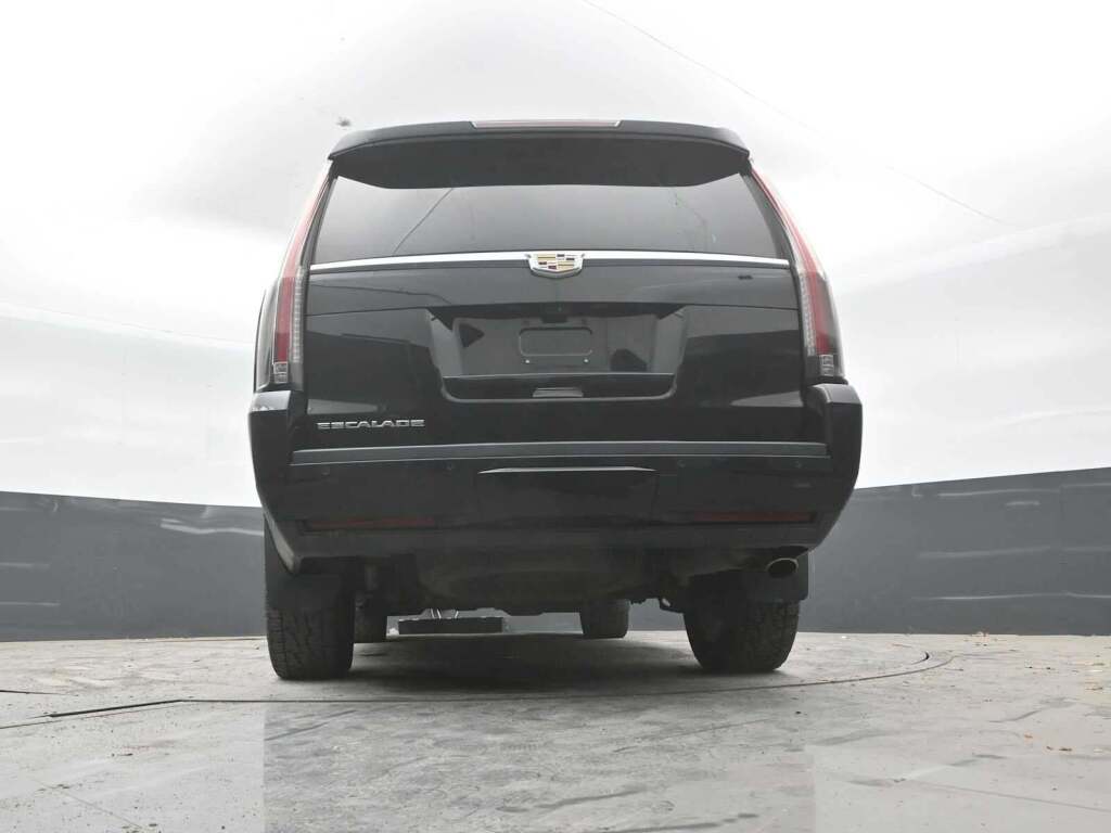2018 Cadillac Escalade ESV Luxury
