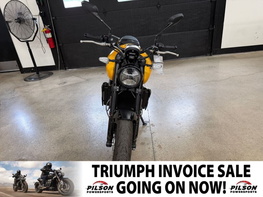 2026 Triumph Trident 660 Cosmic yellow