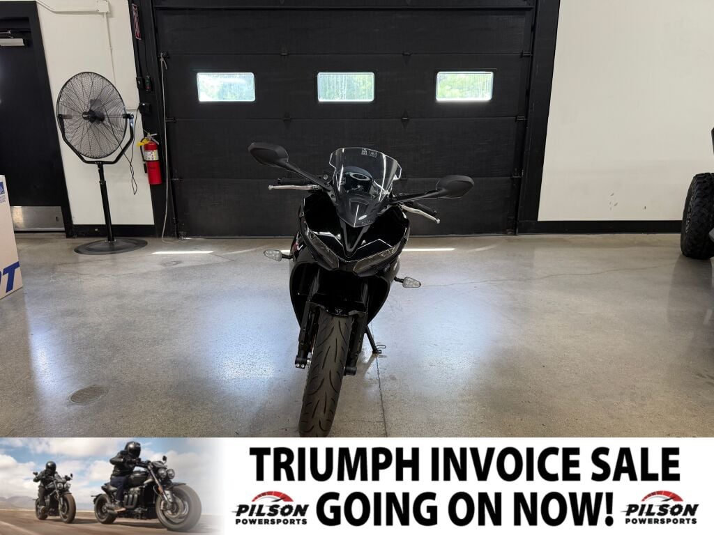 2026 Triumph Daytona 660 Sapphire Black