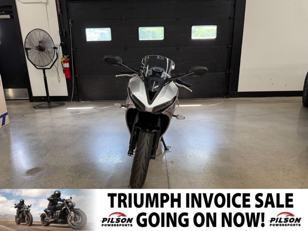 2026 Triumph Daytona 660 Sapphire Black