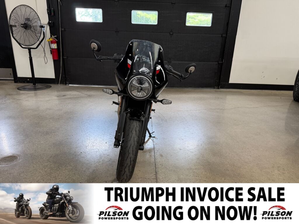 2026 Triumph Thruxton 400 Phantom Black / Aluminium Silver