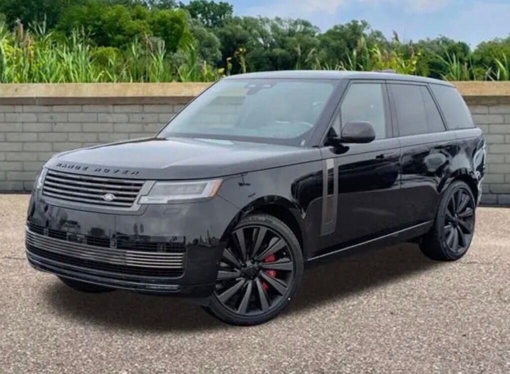 2026 Land Rover Range Rover P615 SV