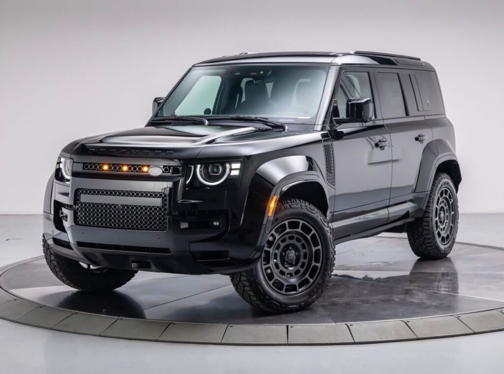 2026 Land Rover Defender 110 P635 OCTA Black