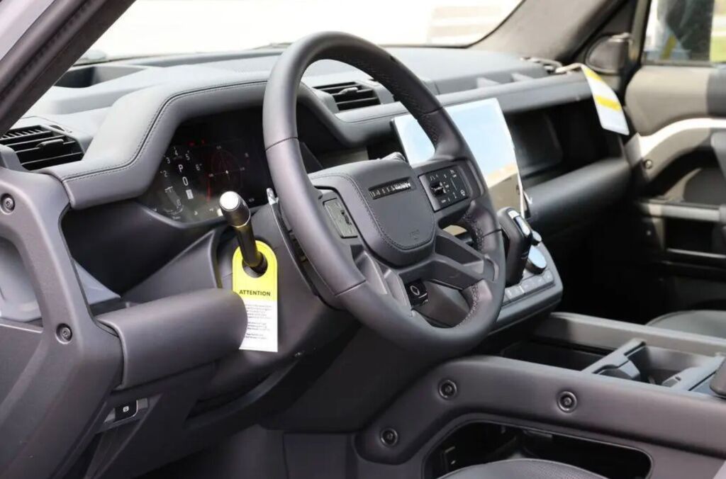 2026 Land Rover Defender 110 P635 OCTA