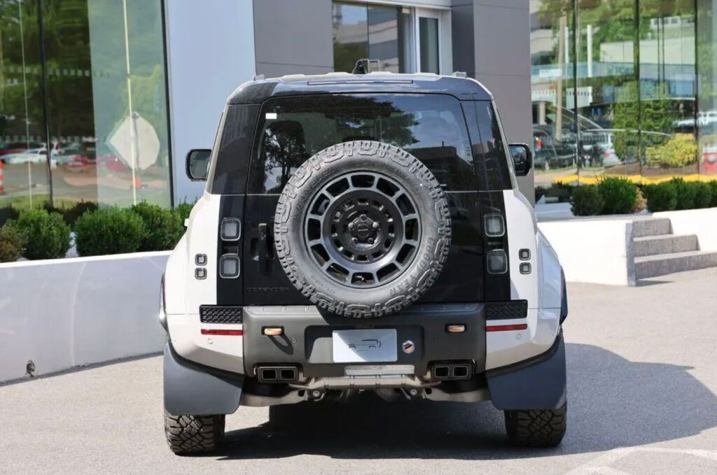 2026 Land Rover Defender 110 P635 OCTA