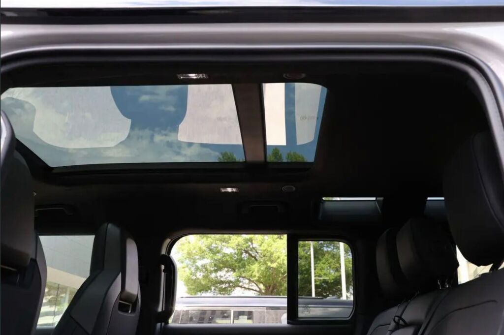 2026 Land Rover Defender 110 P635 OCTA