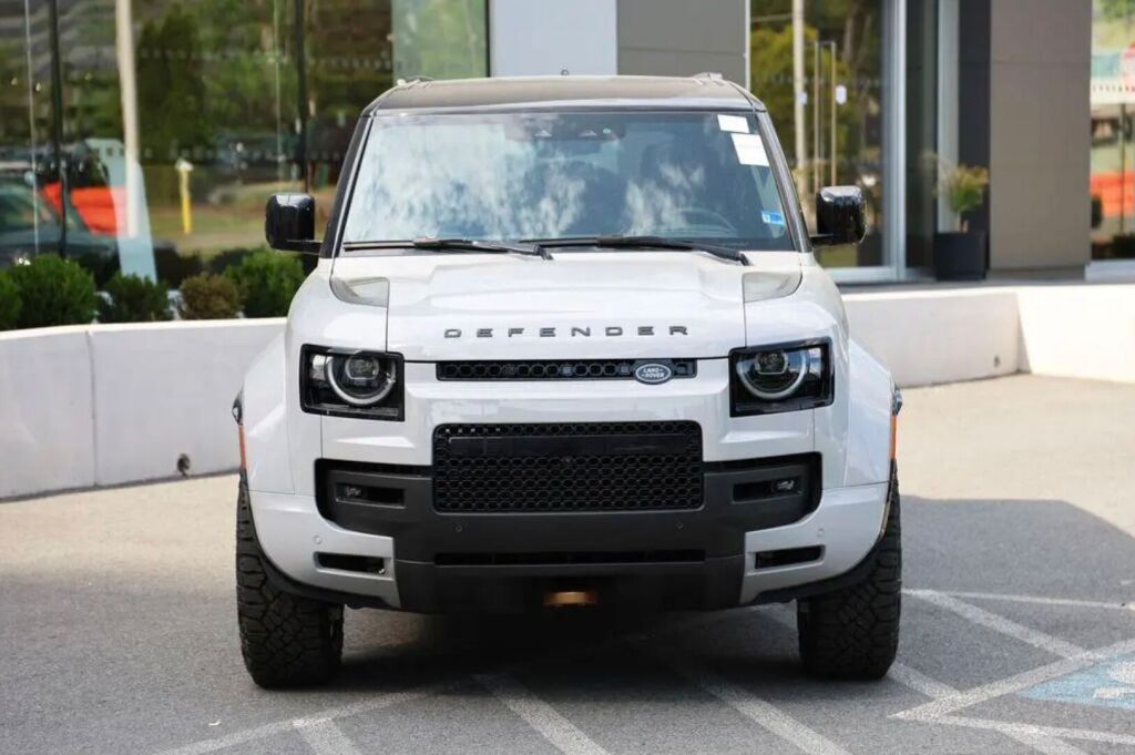 2026 Land Rover Defender 110 P635 OCTA
